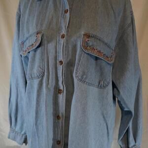 Capacity Women's Blue and Multicolored Pocket Vintage Cotton Denim Shirt